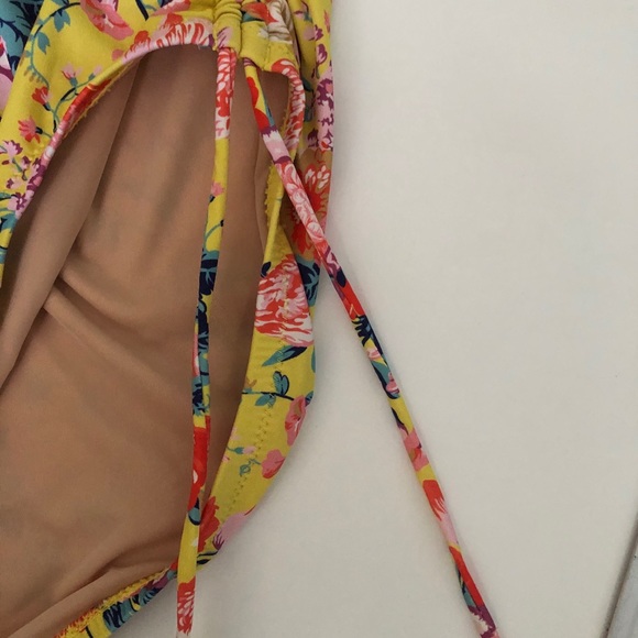 Swimsuit - Picture 4 of 5